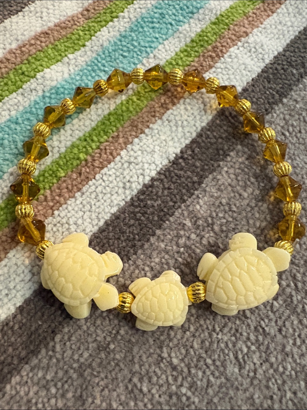 Cream Turtle Bead Stretch Bracelet